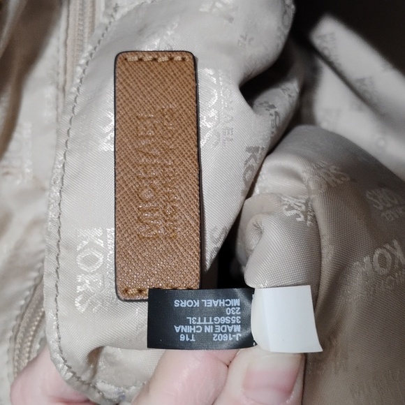 Authentic Michael Kors Jet Set Tote & Matching Wallet - Picture 12 of 16